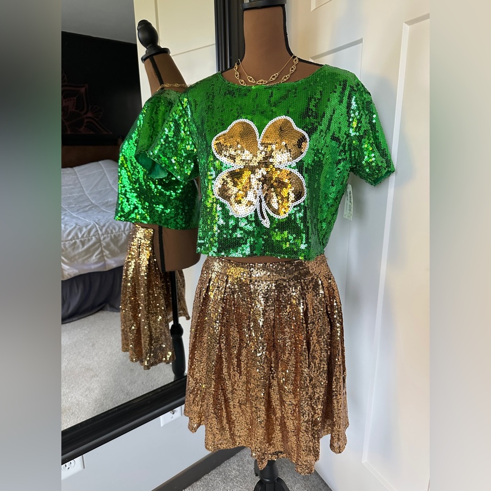 St Patrick’s Day or Notre Dame sparkly clover 2 piece outfit  size small NWT
